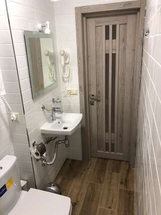 Апартаменты East Residence Киев Двухместный номер Делюкс с 1 кроватью и балконом-4
