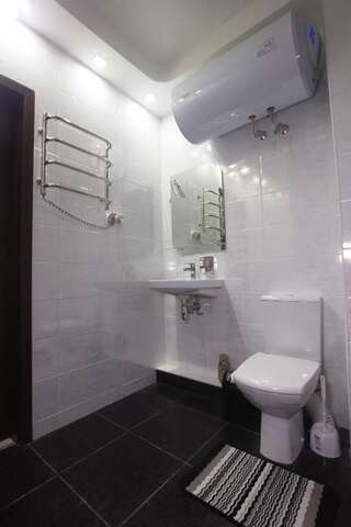 Апартаменты East Residence Киев Двухместный номер Делюкс с 1 кроватью и балконом-6